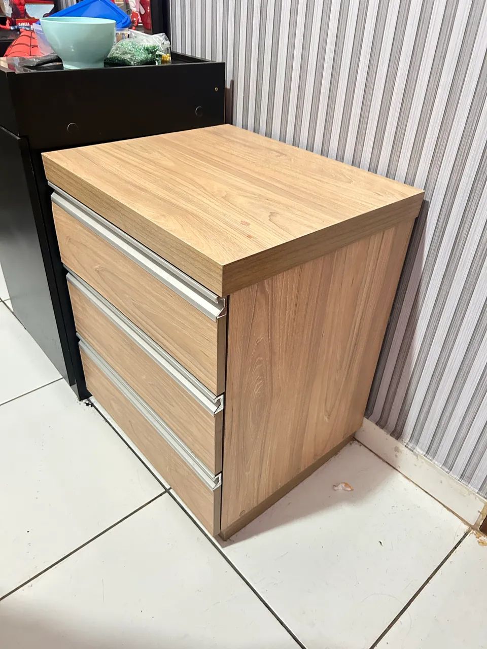 Vendo cômoda com 3 gavetas  - Foto 2