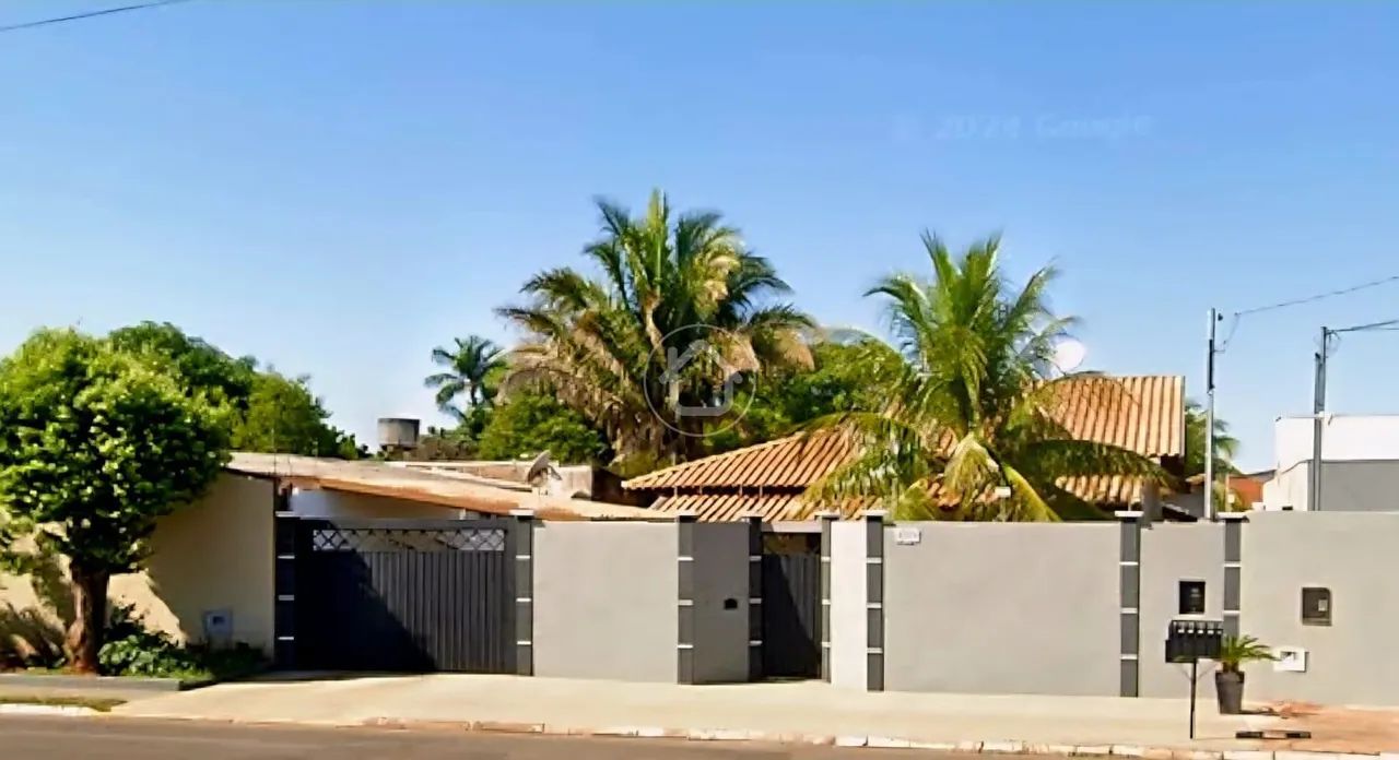 LINDA CASA COM PISCINA