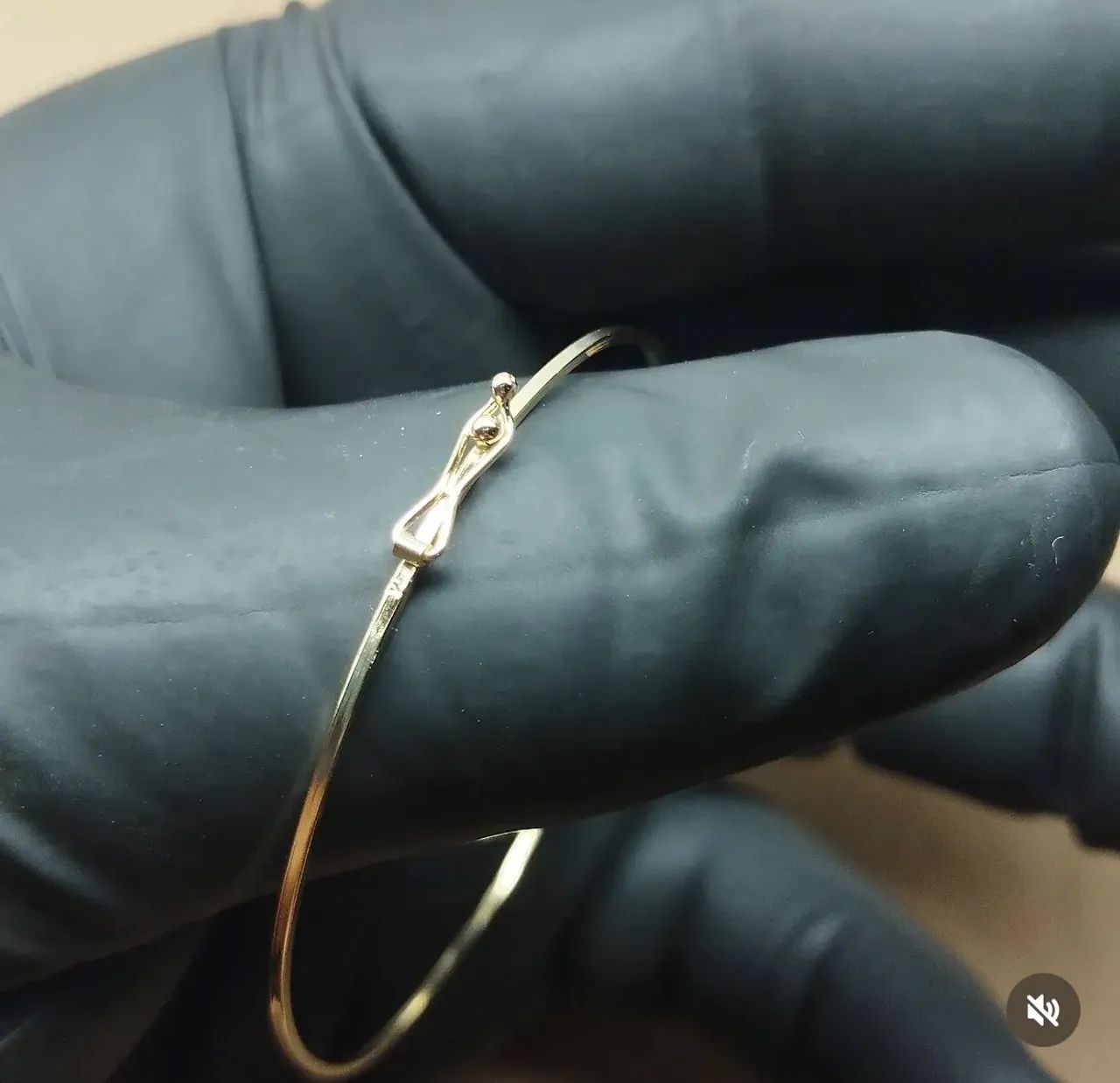 Bracelete em ouro 18K disponível 