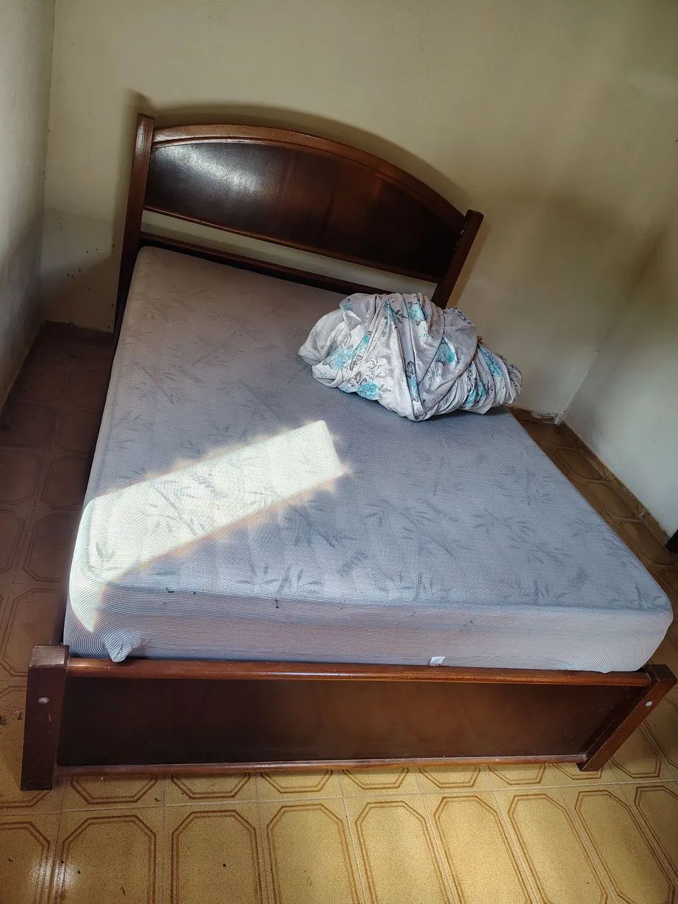 Vendo cama de solteiro e de casal 
