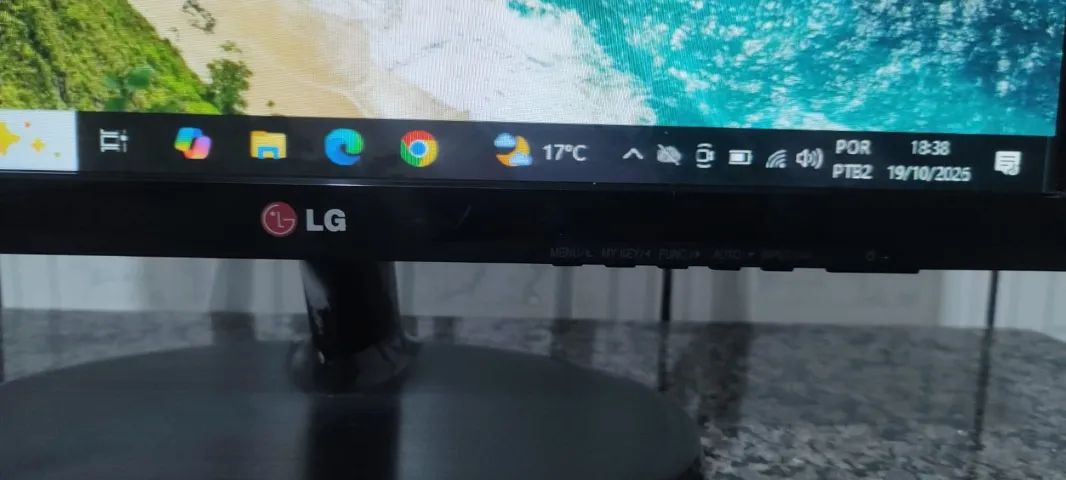 Monitor LG Flatron 22EA53T-P 22 polegadas com painel IPS e resolução Full - Foto 4