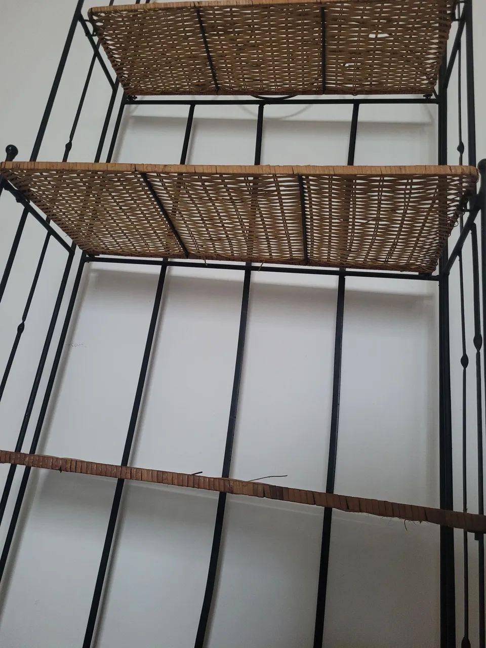 Estante rústica de Aço e vime. - Foto 4