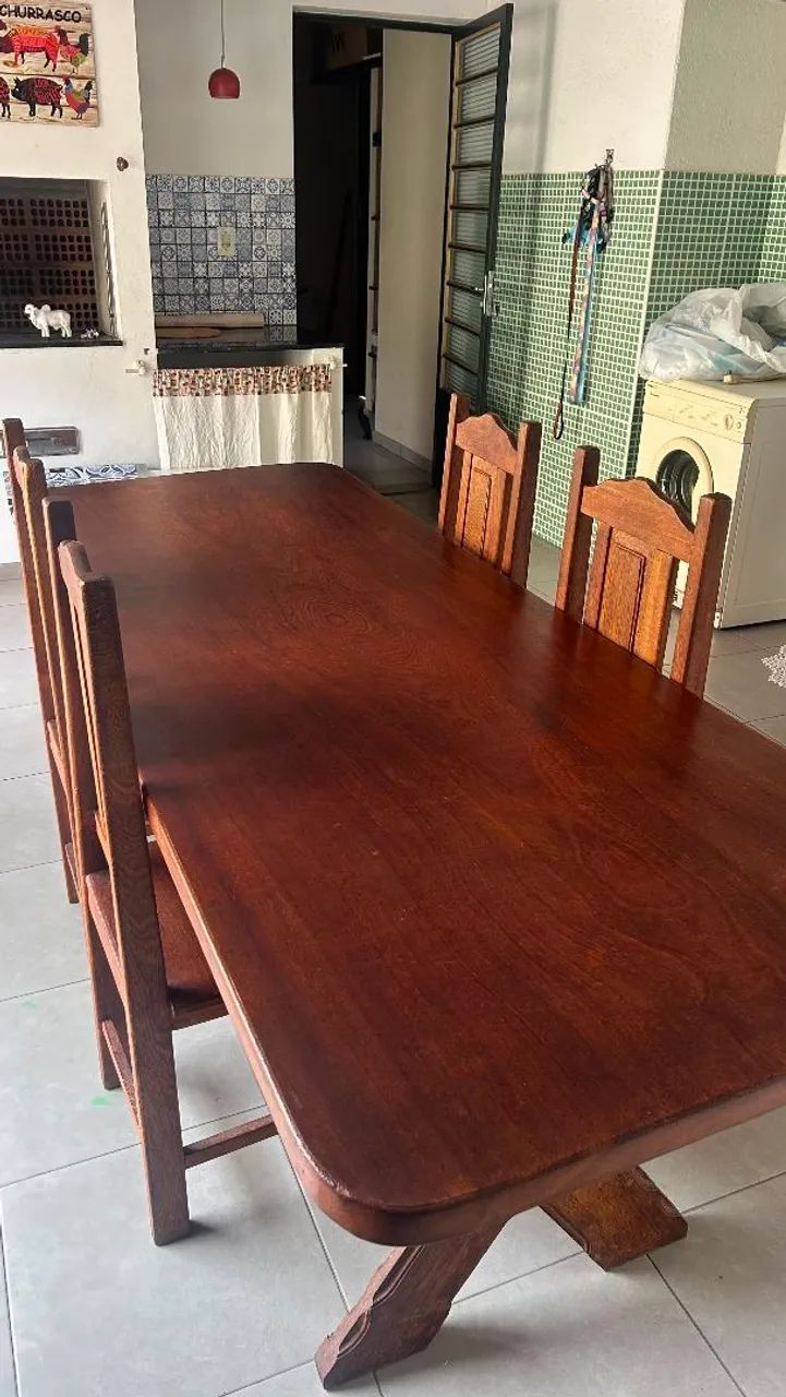 Mesa de Madeira Maciça com 4 Cadeiras 