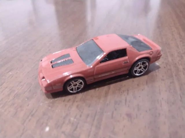 Hot Wheels '85 Camaro IROC-Z