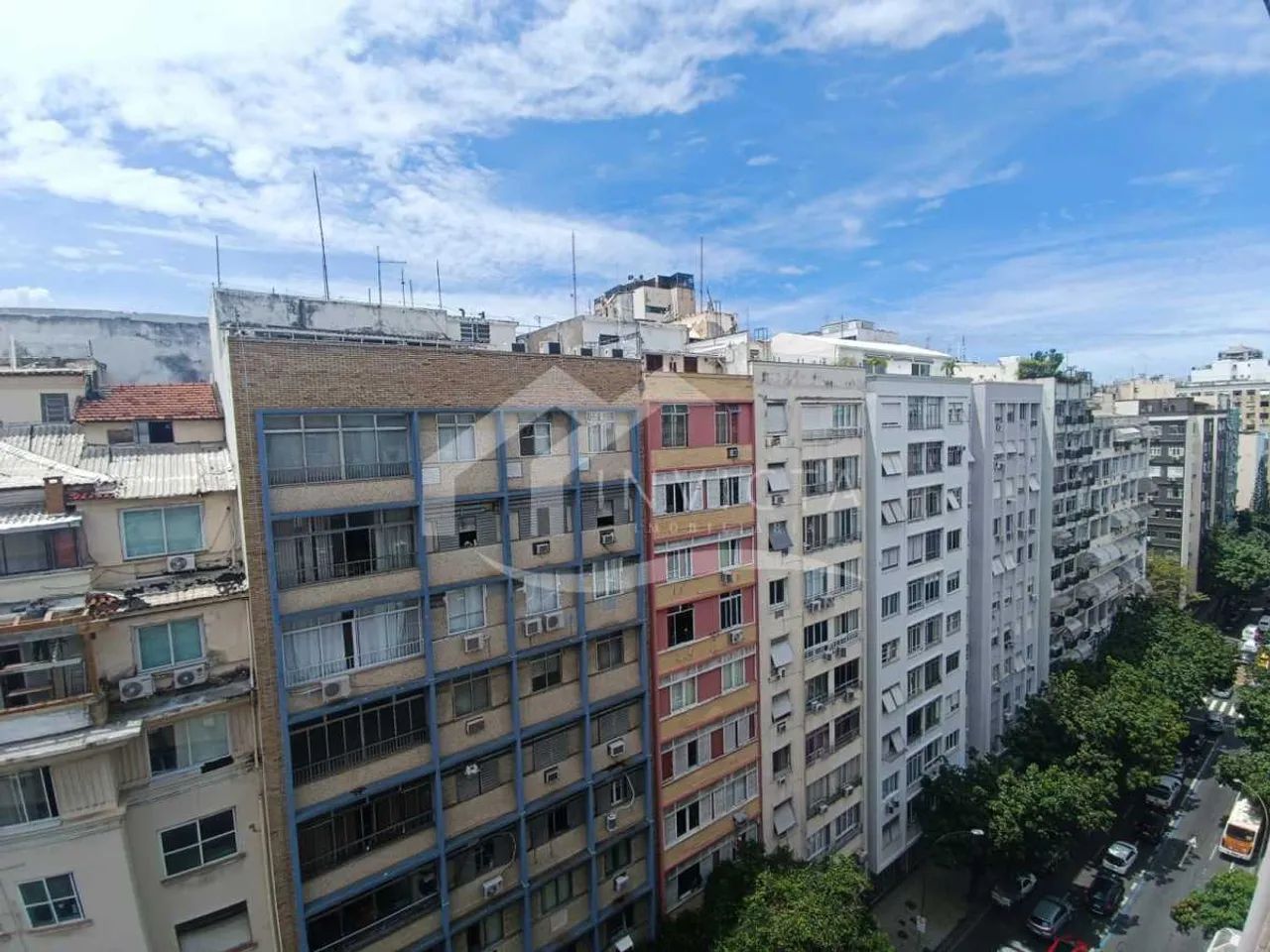 Amplo 2 Quartos com Suíte, Vaga e Localização Privilegiada em Copacabana