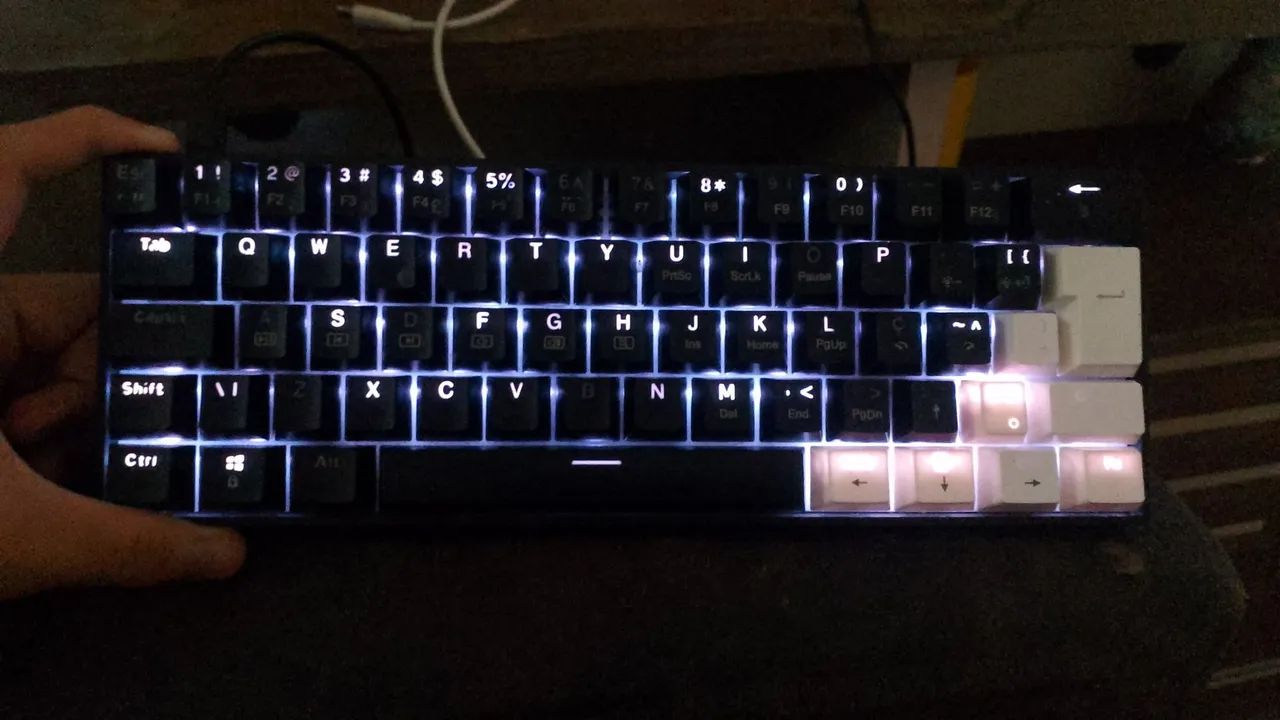 Vendo esse teclado tk61 em perfeito estado totalmente novo