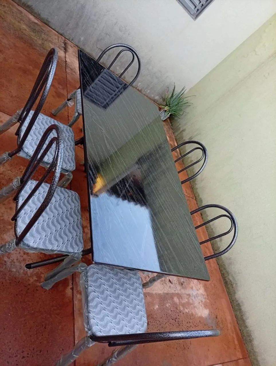 Mesa de jantar com 6 cadeiras nova na promoção 