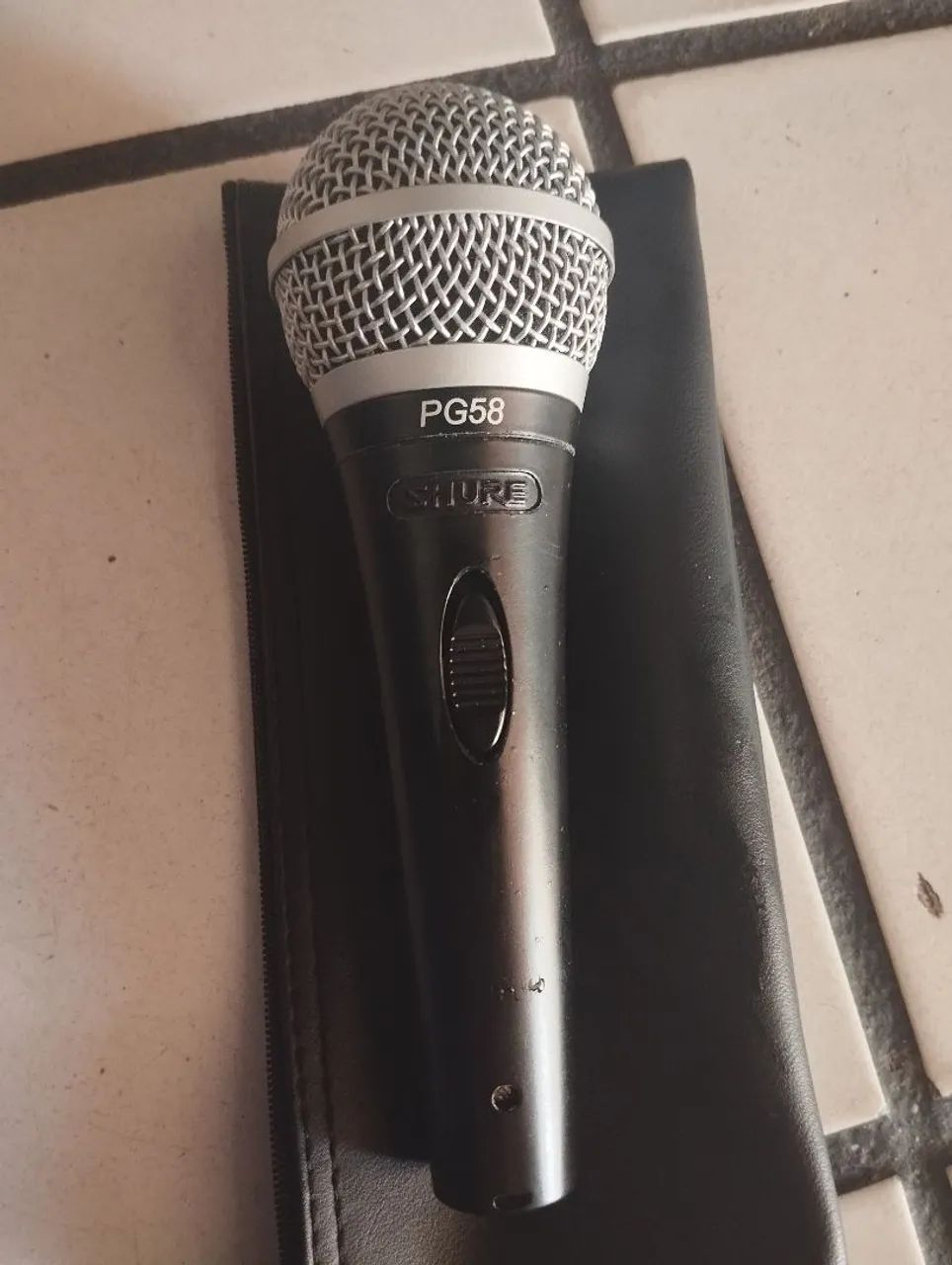 Microfone PG 58 Shure 