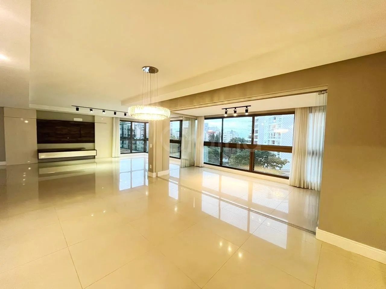 Apartamento de 256m² com 4 suítes no Centro - Foto 3