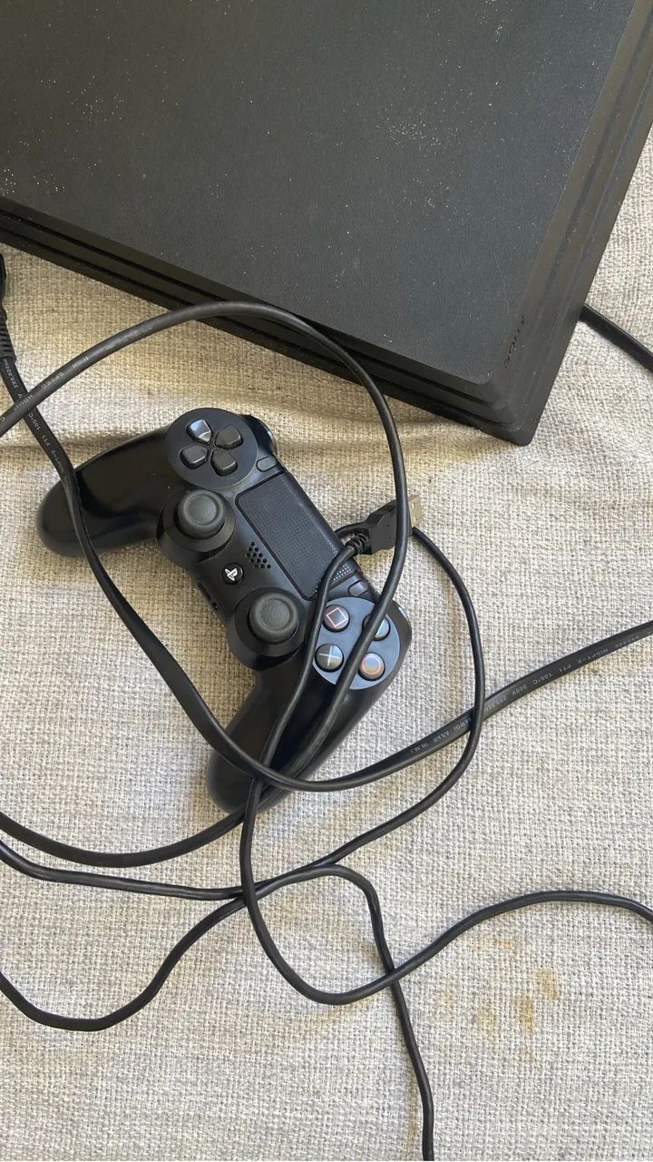 PS4 pro de 1tb+ 4 jogos - Foto 2