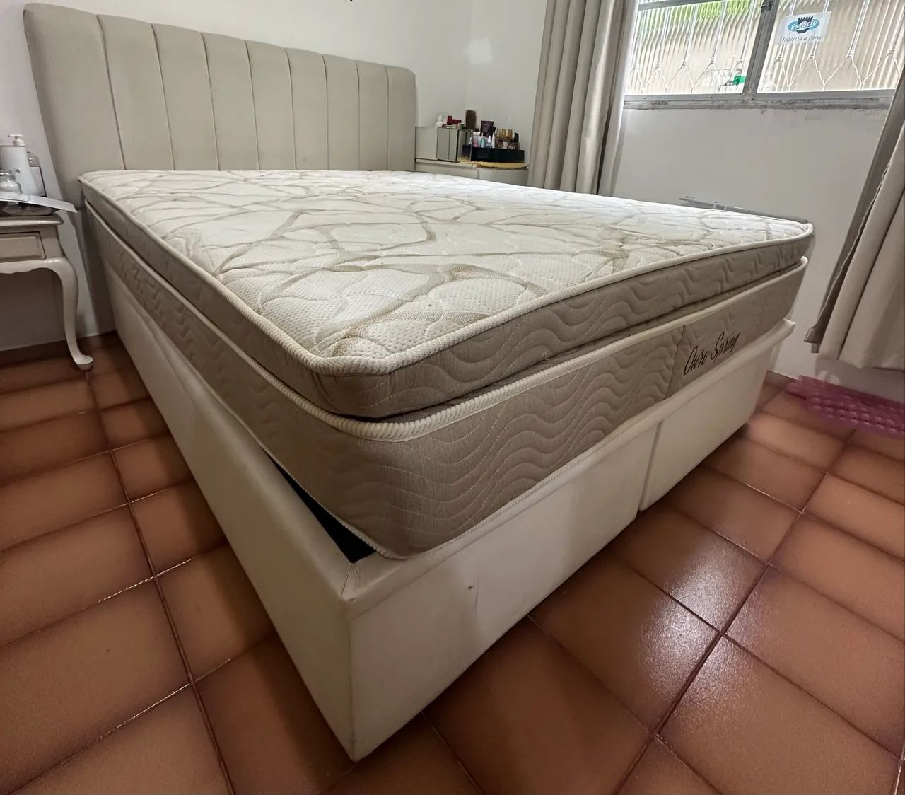 Cama box baú queen + colchão Ouro Spring Ortobom