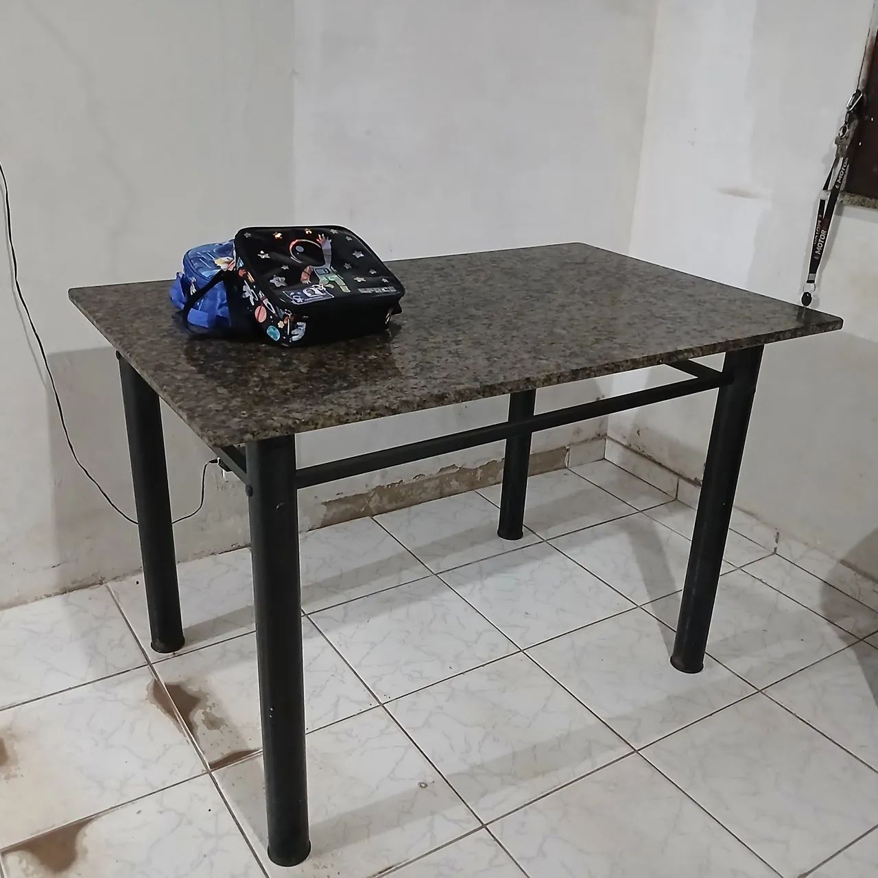 Mesa de mármore (cozinha)65568133461378121