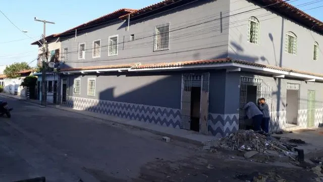 Vendo / Troco / Permuto Prédio na Av. Sol Nascente c/ 3 pts comerciais e aptos