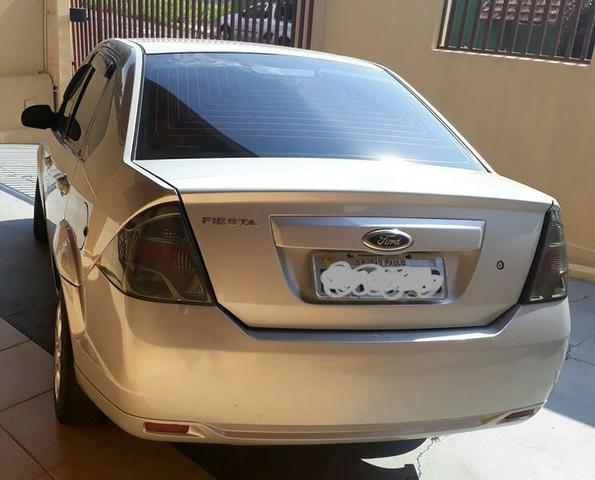 Fiesta Sedan 1.0 Class - Completo - 2011/2012 troco por carro ou moto - Foto 3