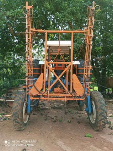 Trator Ford 5030 com barras para pulverizar - Foto 4