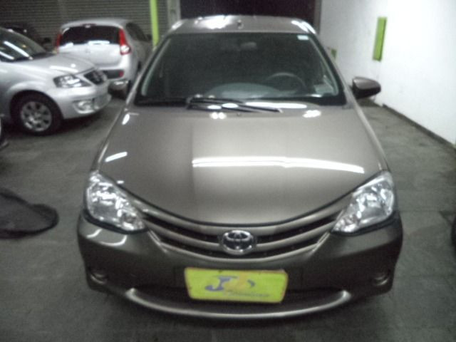 Toyota Etios Sedan 1.5X Flex Completo 2017 Cinza - Foto 2