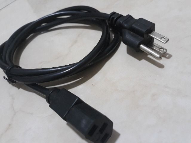 Cabos de energia para PC e cabo VGA para monitor e pc macho x macho