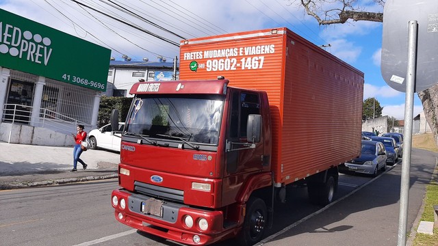 VENDO CAMINHÃO CARGO 815E ANO 2010 COMPLETO, BAÚ MEDINDO 6.20 X265 ETC 