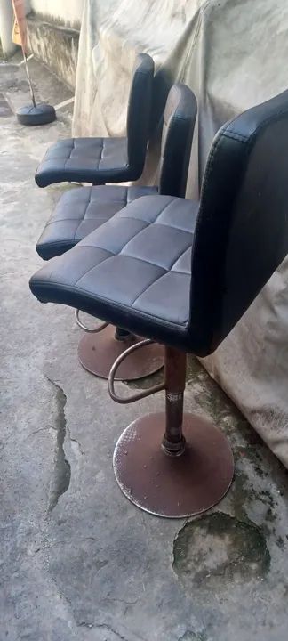 3 Cadeiras Giratórias de Bar em Couro Preto - Foto 6