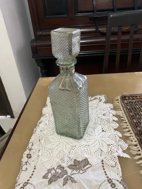 Garrafa de uísque e suco 