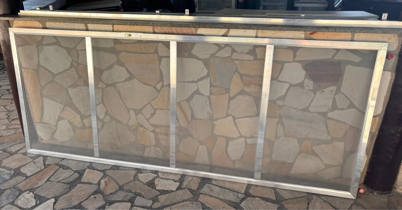 Porta de alumínio com tela (ideal para cozinha)
