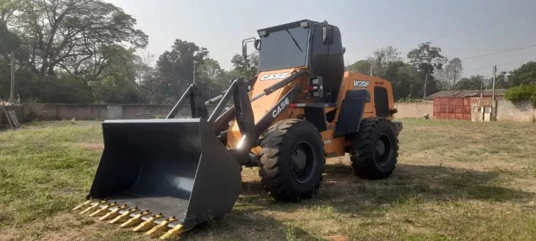 Pá Carregadeira Case W20F