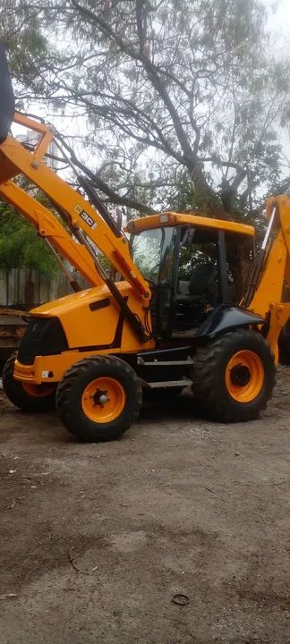 Retroescavadeira jcb  ano 2009 5500 horas  emplacada estado de nova - Foto 5