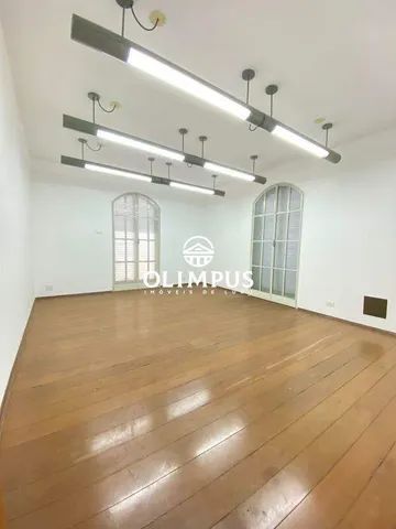 Excelente casa de 500m² de área construída, 683m² de terreno com ótima localização em Uber