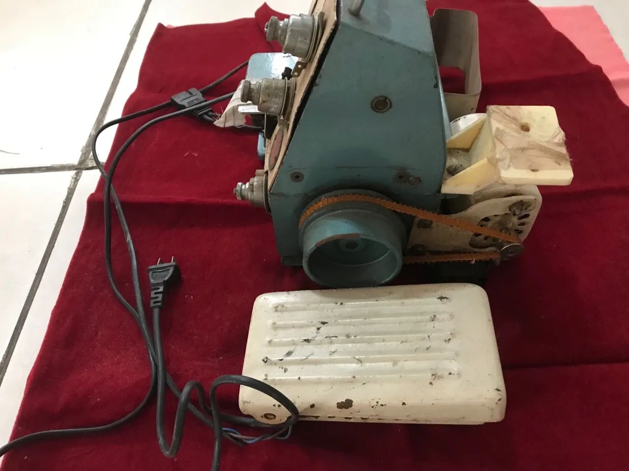 Máquina de costura Overloque usada - Foto 4