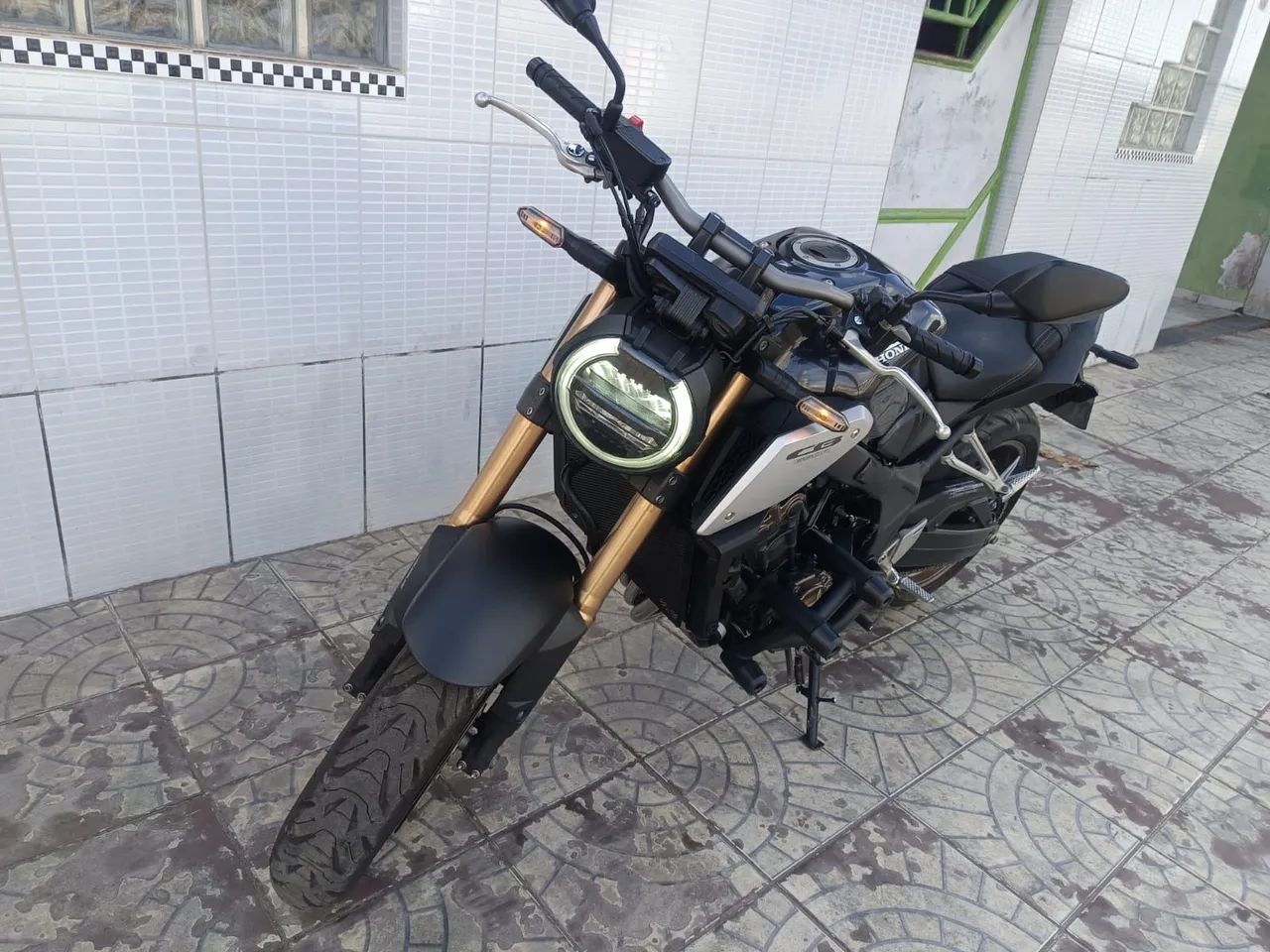 Honda CB 650R 2023 - Impecável - Foto 3