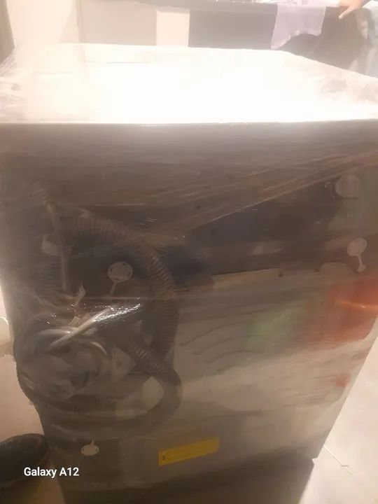 Vendo lava e seca LG inox de 10.5 kg seme nova  - Foto 4