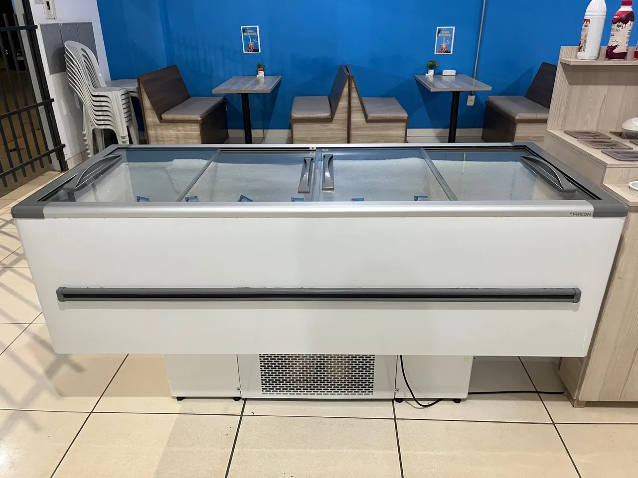 Vende-se sorveteria completa
