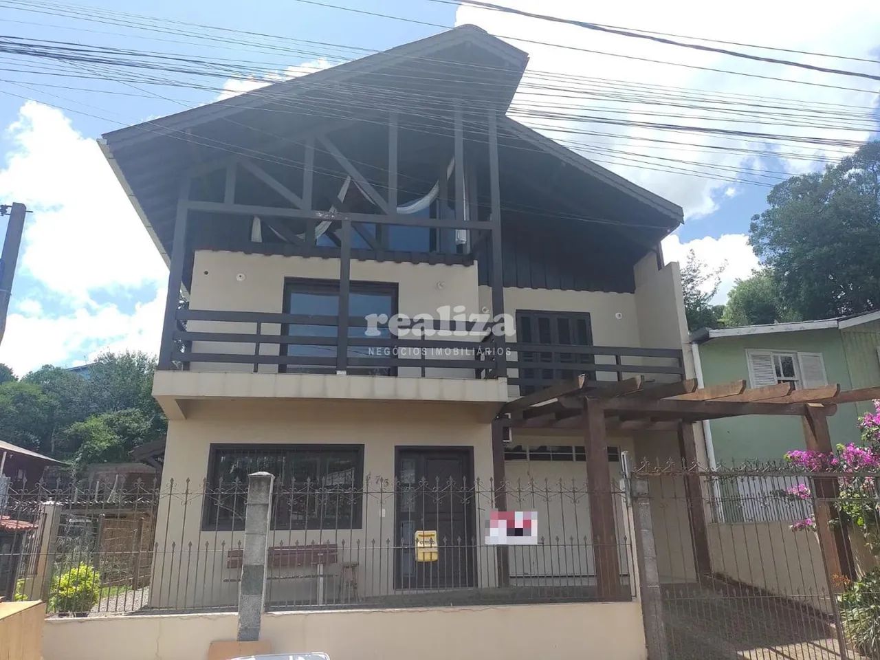 CASA AMPLA COM 4 QUARTOS NA PIRATINI EM GRAMADO