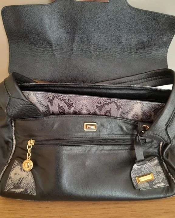Bolsa de Ombro em Couro fino com Detalhes em Snake - Foto 3