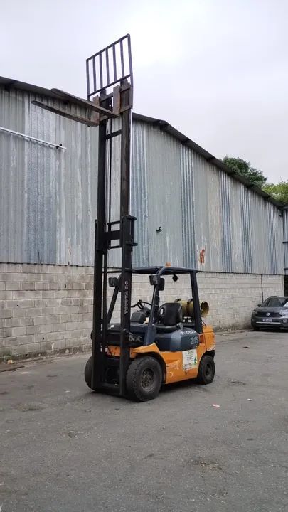 EMPILHADEIRA TOYOTA MODELO  7FG 2.5ton   ANO 2004