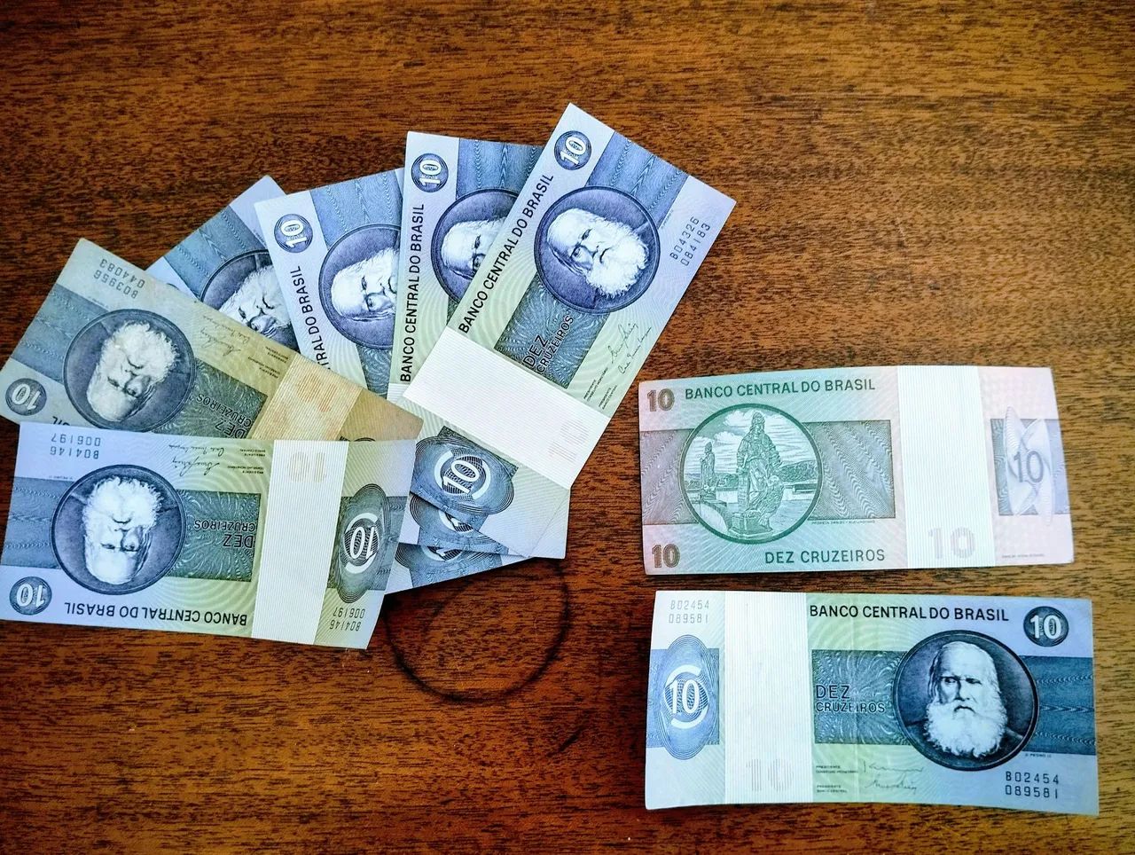 Lote com 8 cédulas antigas de 10 cruzeiros 