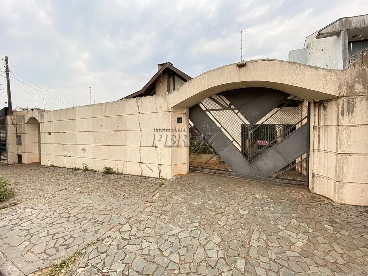A Imobiliária Perez oferece a você uma ótima oportunidade de casa para venda em Londrina.