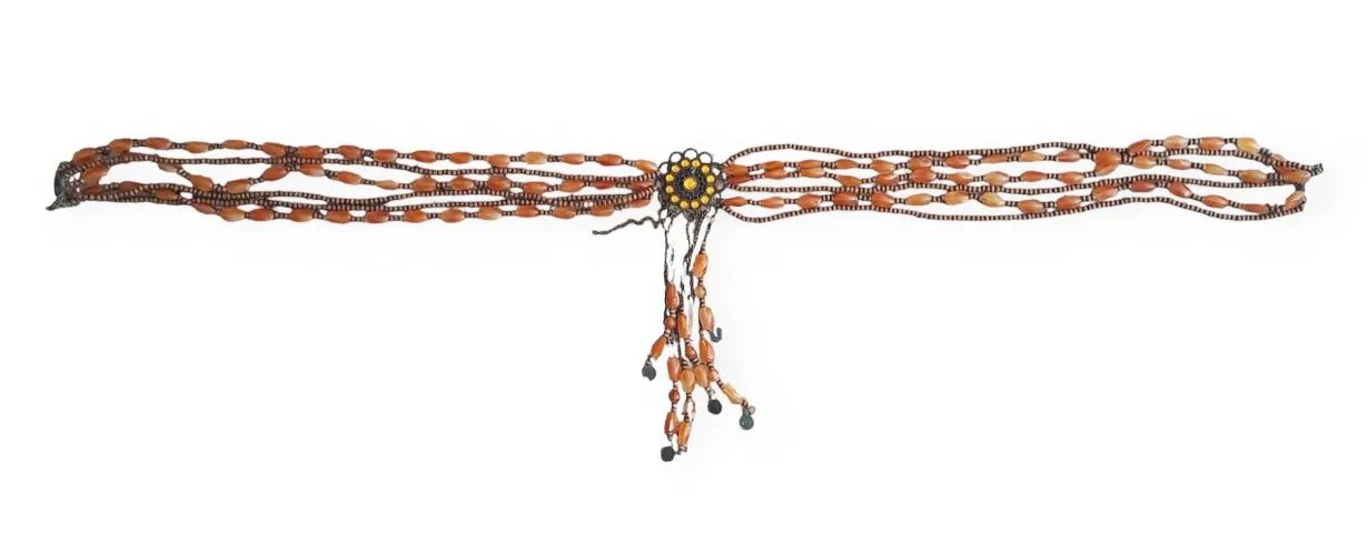 Cinto Feminino Artesanal Boho de Miçangas Trançadas com Detalhe Central - Foto 2