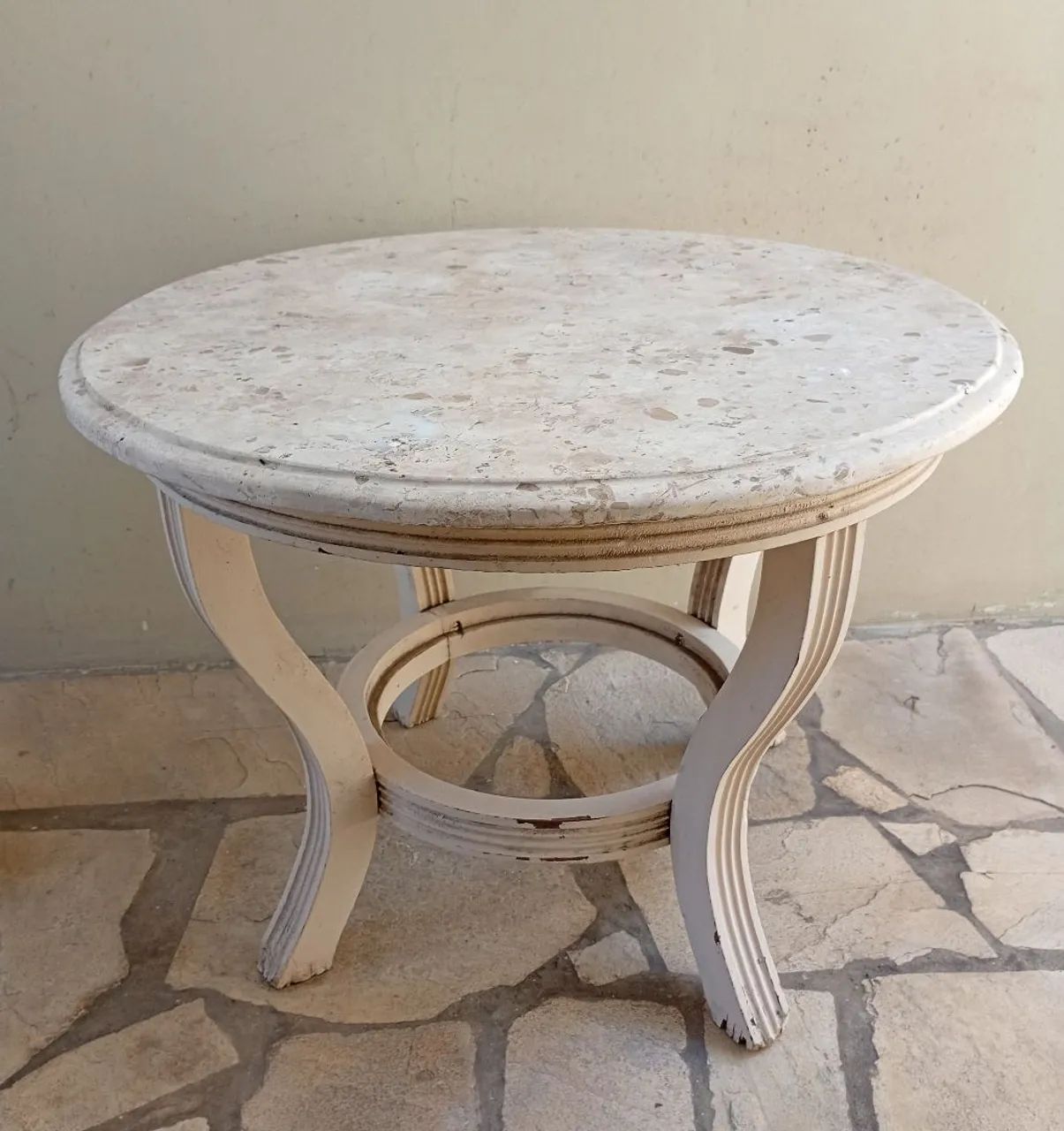 Mesa de centro em madeira maciça com tampo em granito 64169287358723120