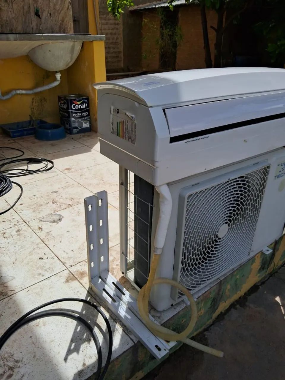 Fazendo limpeza instalação e manutenção e recarga de gás - Foto 3