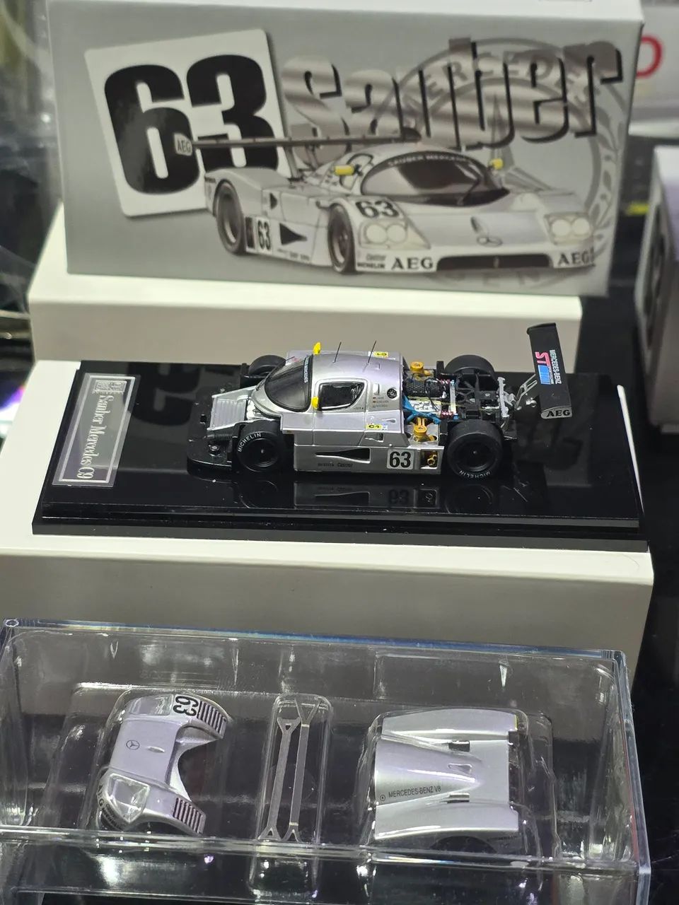 Miniatura 1:64 sauber mercedes c9 abre motor e frente winner