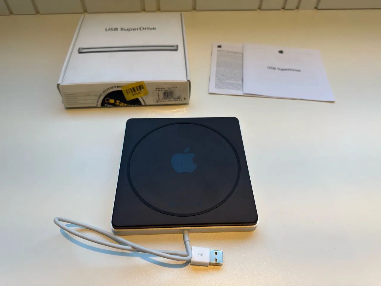Apple USB SuperDrive Leito de CD/DVD - MD564BE/A (Seminovo) - Foto 4