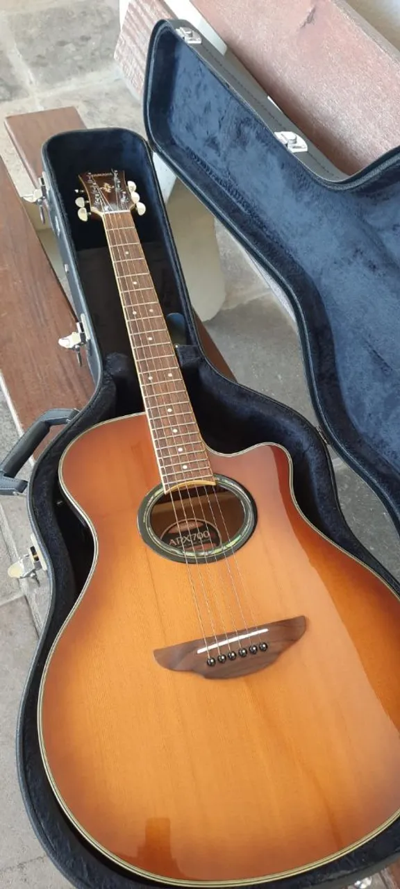 Violão Yamaha APX700 c/ Case impecável