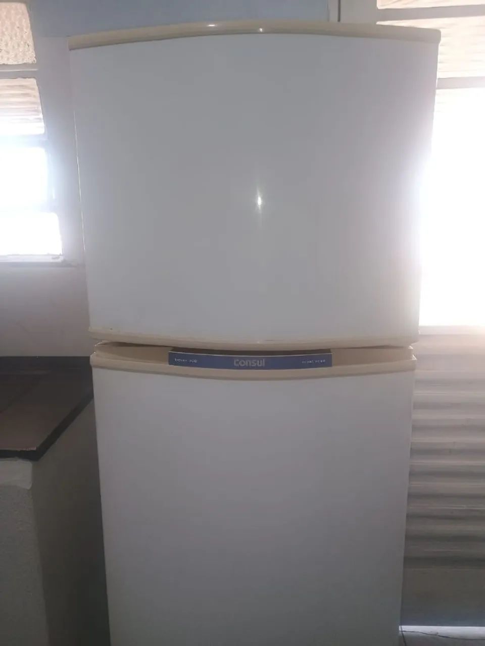 geladeira cônsul branca Frost Free em ótimo estado 252 litros 110 wts pra sair hj - Foto 2