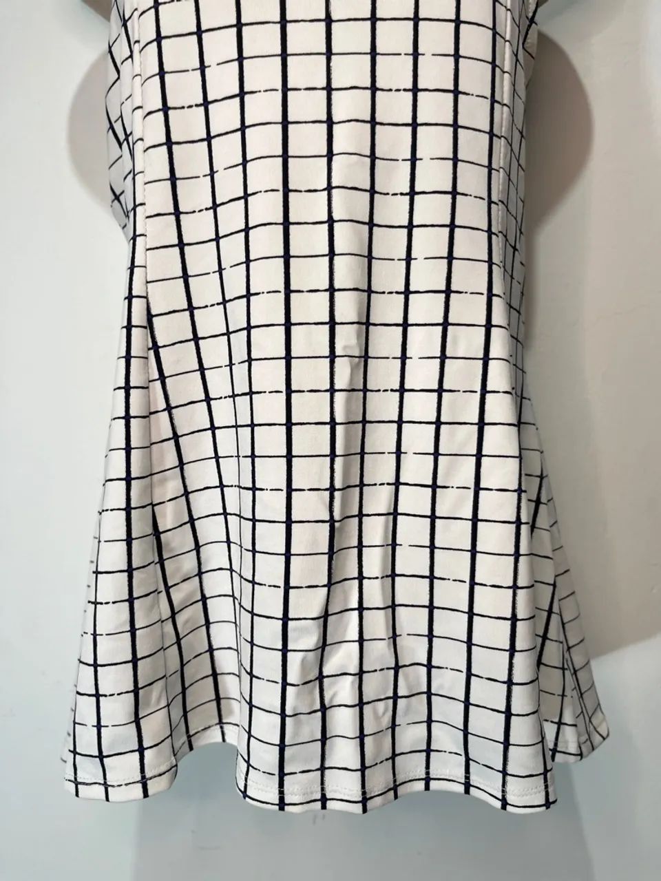 Blusa branca com xadrez preto - Foto 3