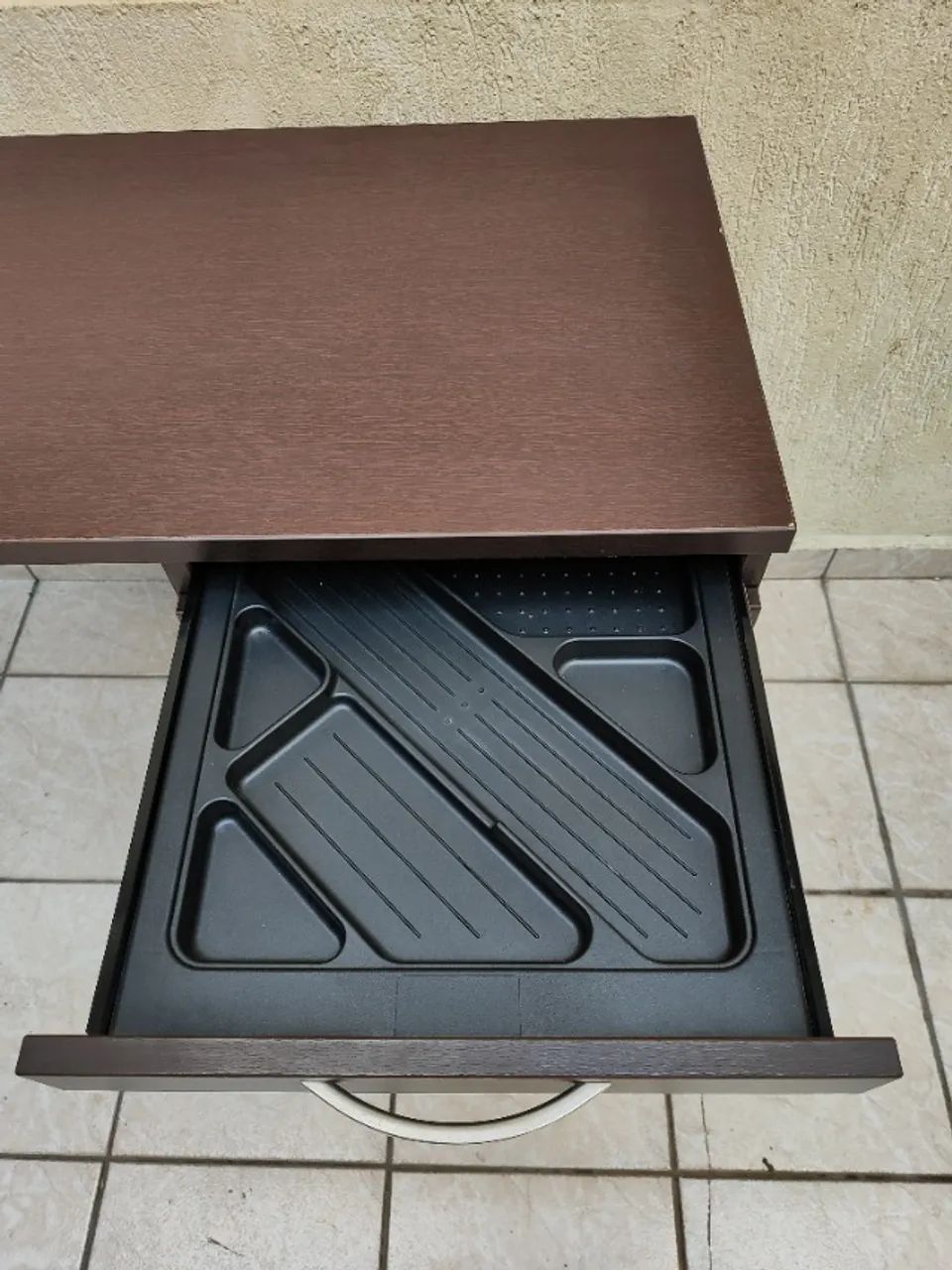 Gaveteiro Fixo Grande com Mesa e 4 Gavetas Marrom Escuro - Foto 4