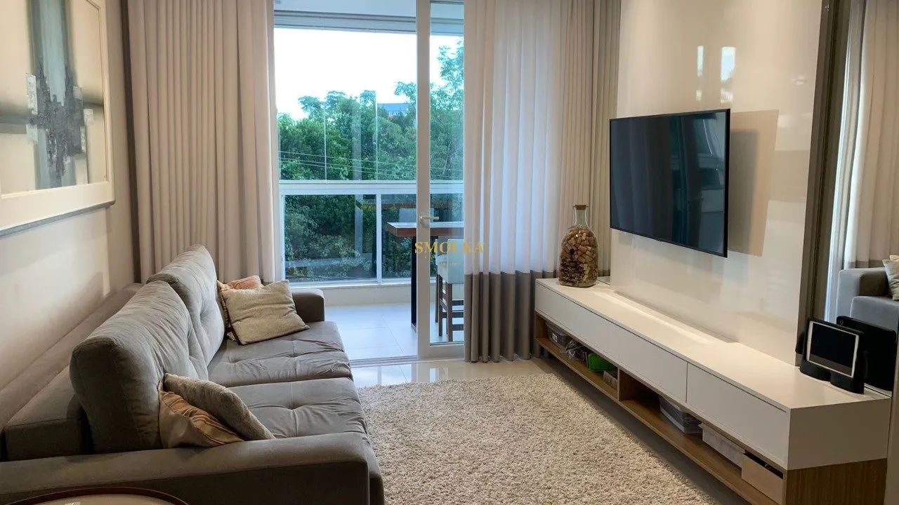 Apartamento perfeito e muito bem localizado em Jurerê. Condomínio completo!