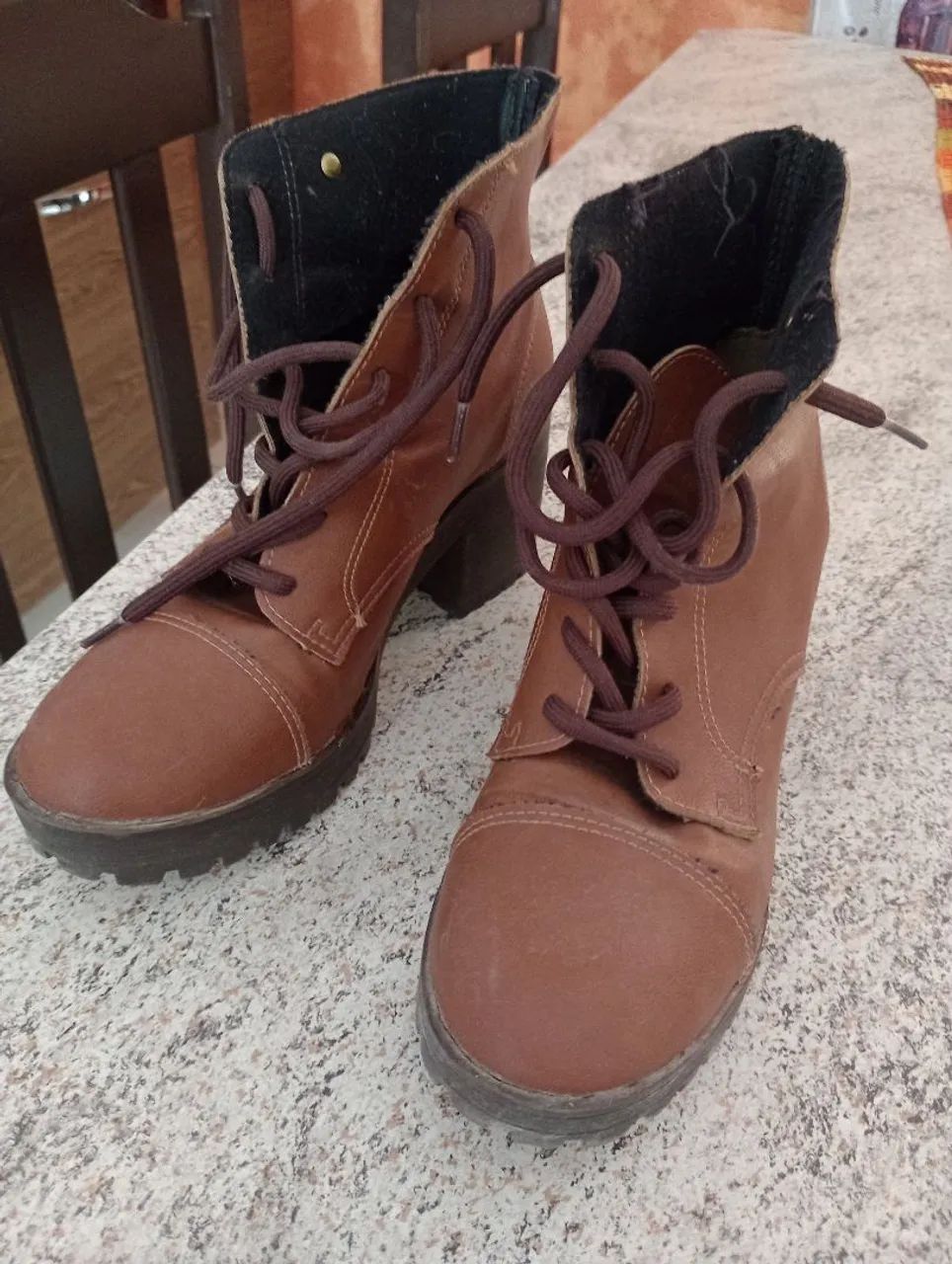 Bota Feminina Marrom - Estilo e Conforto