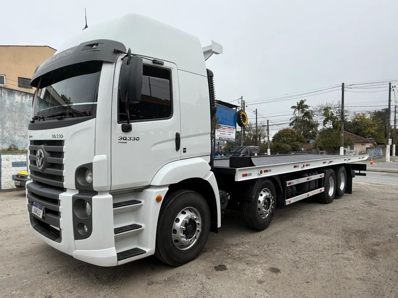 Vw 30330 2023 plataforma prancha guincho 68.000km bitruck 