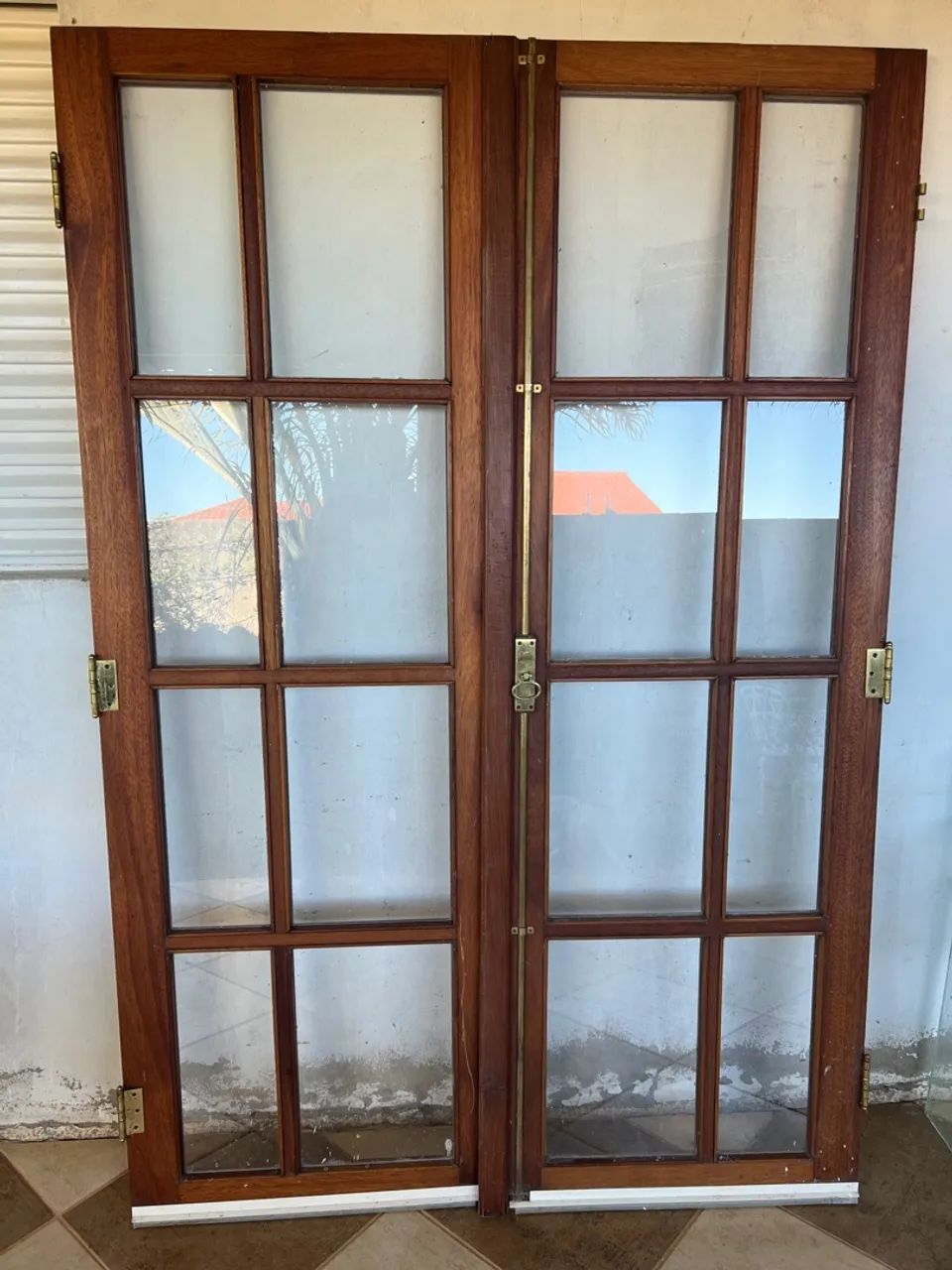 Porta dupla em madeira maciça maravilhosa  - Foto 2